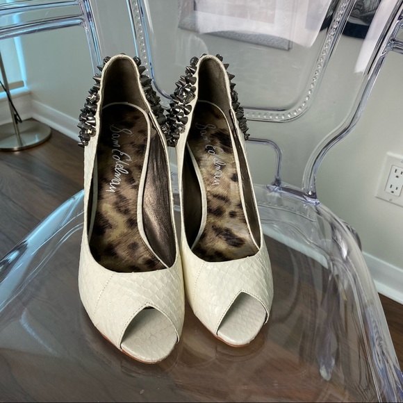 Offwhite studded peek toes - Picture 2 of 3